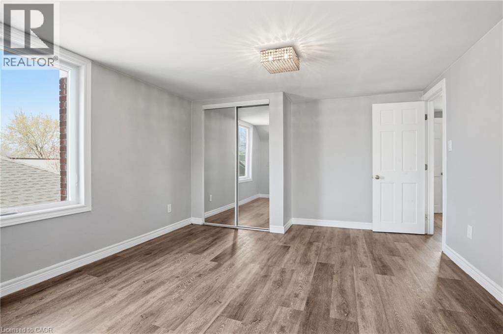 687 UPPER JAMES Street - 19