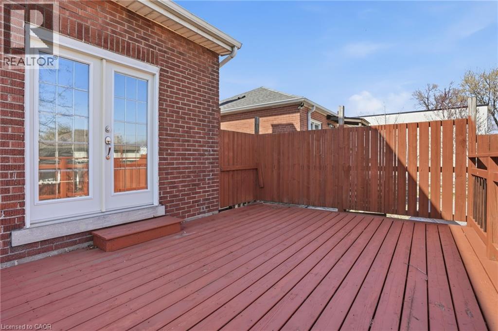 687 UPPER JAMES Street - 34