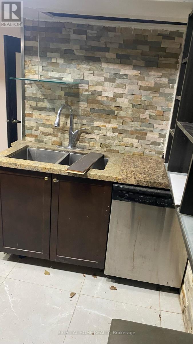 181 CEDRIC AVENUE - 12