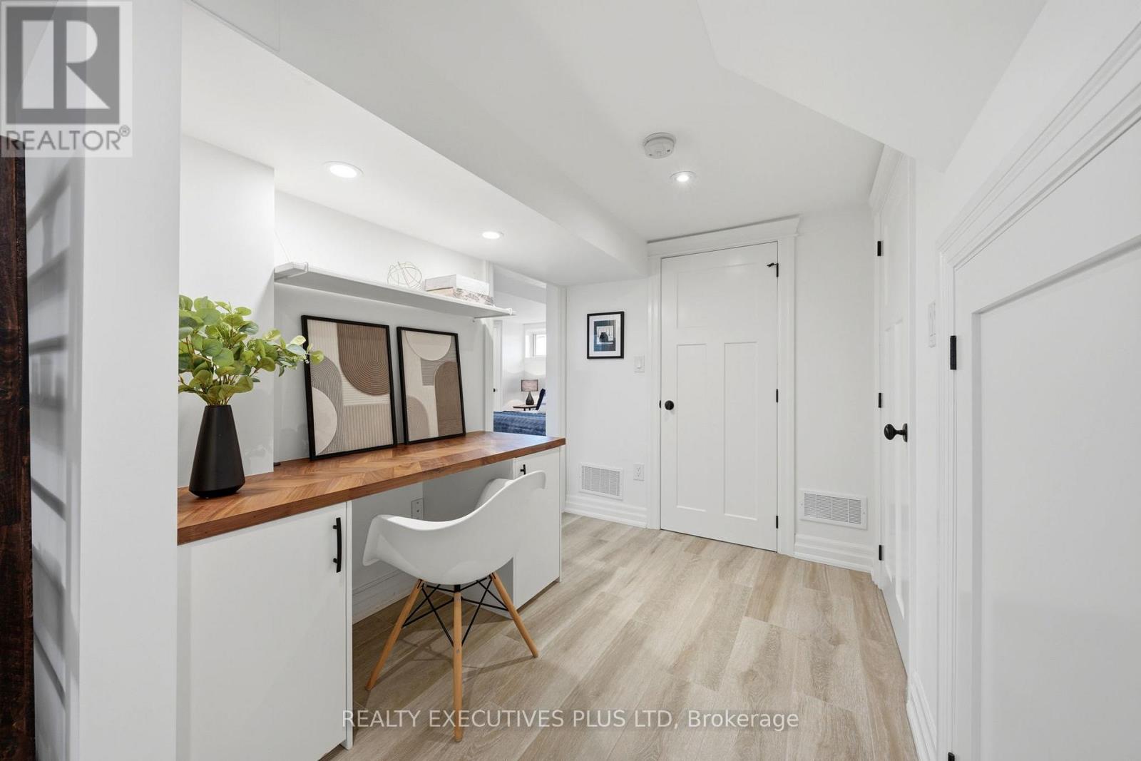9 HAZELBURY DRIVE - 19