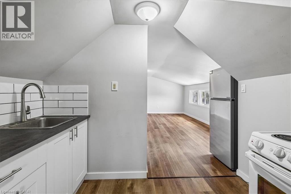 155 1/2 LAKE Street, St. Catharines, Ontario, L2R5Y5 — Photo 5