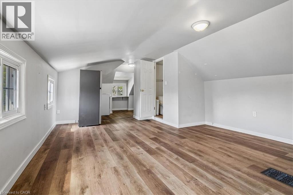 155 1/2 LAKE Street, St. Catharines, Ontario, L2R5Y5 — Photo 9