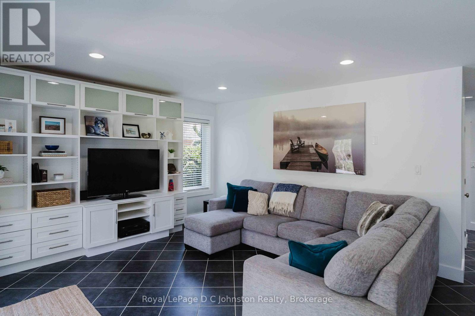 516 MEADOW LANE - 17