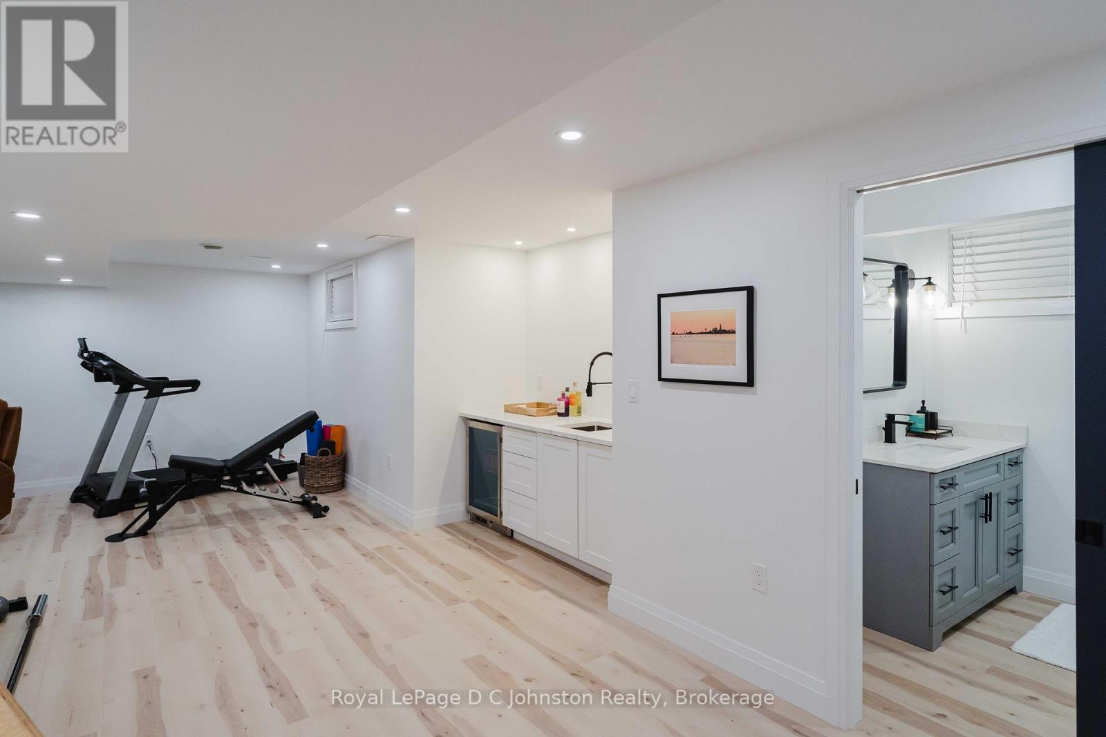 516 MEADOW LANE - 35