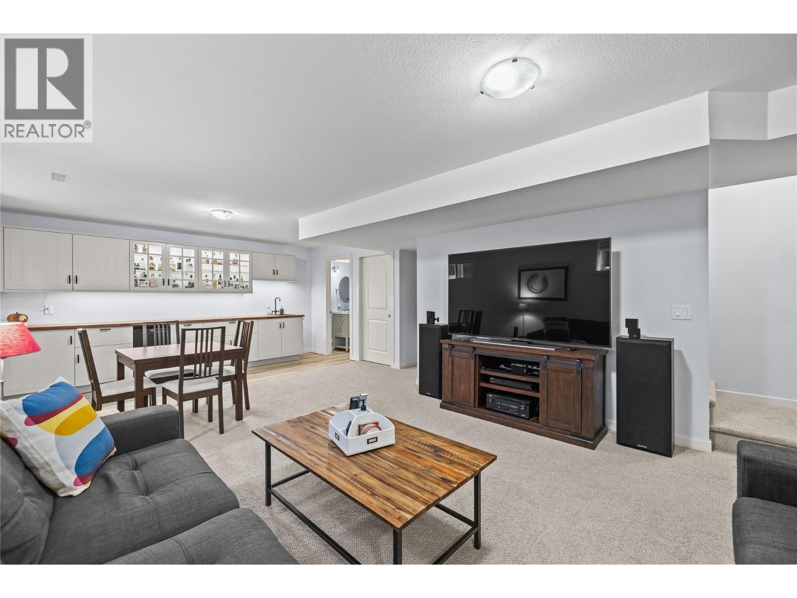  916 Paret Crescent, Kelowna