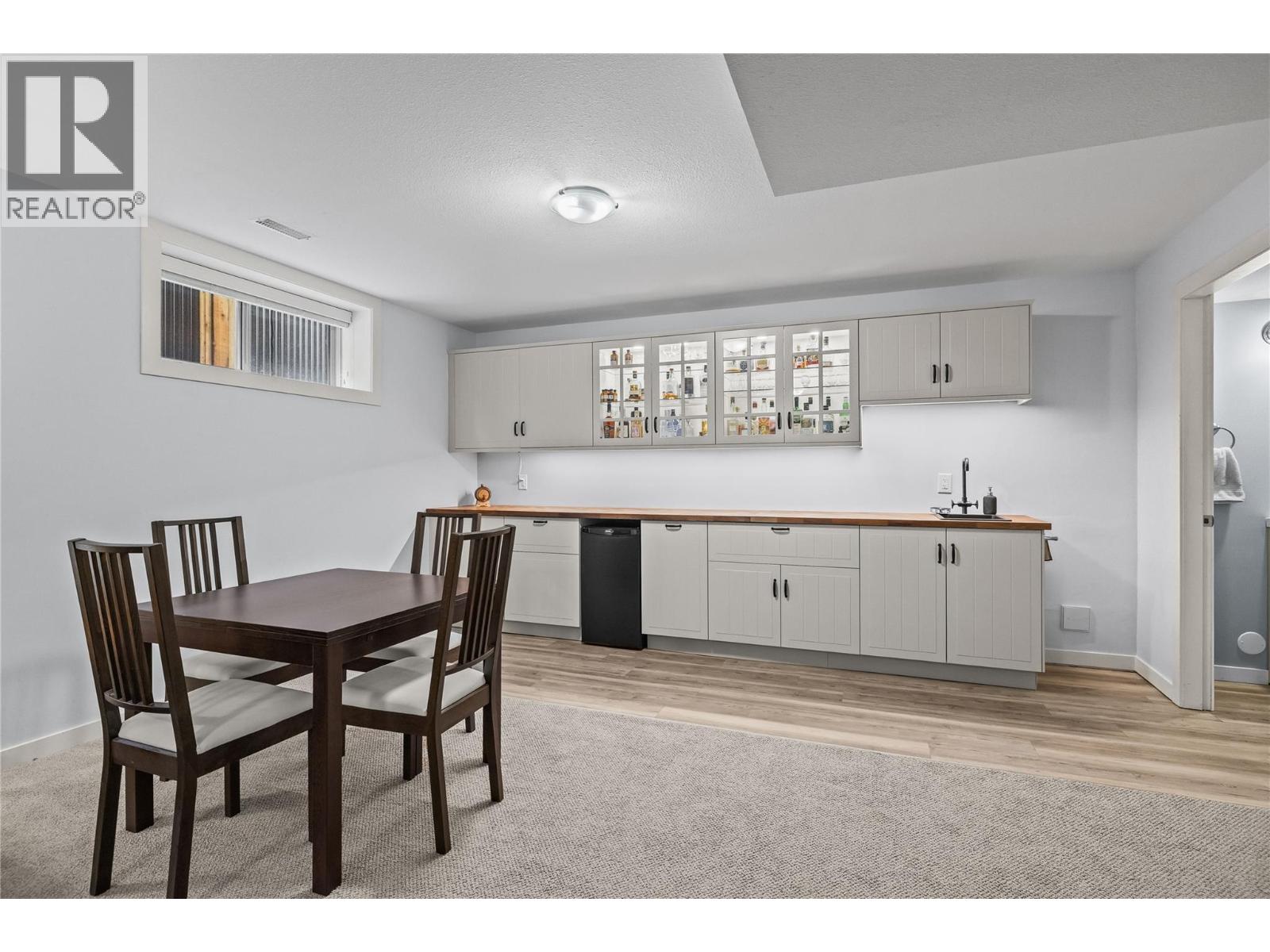  916 Paret Crescent, Kelowna
