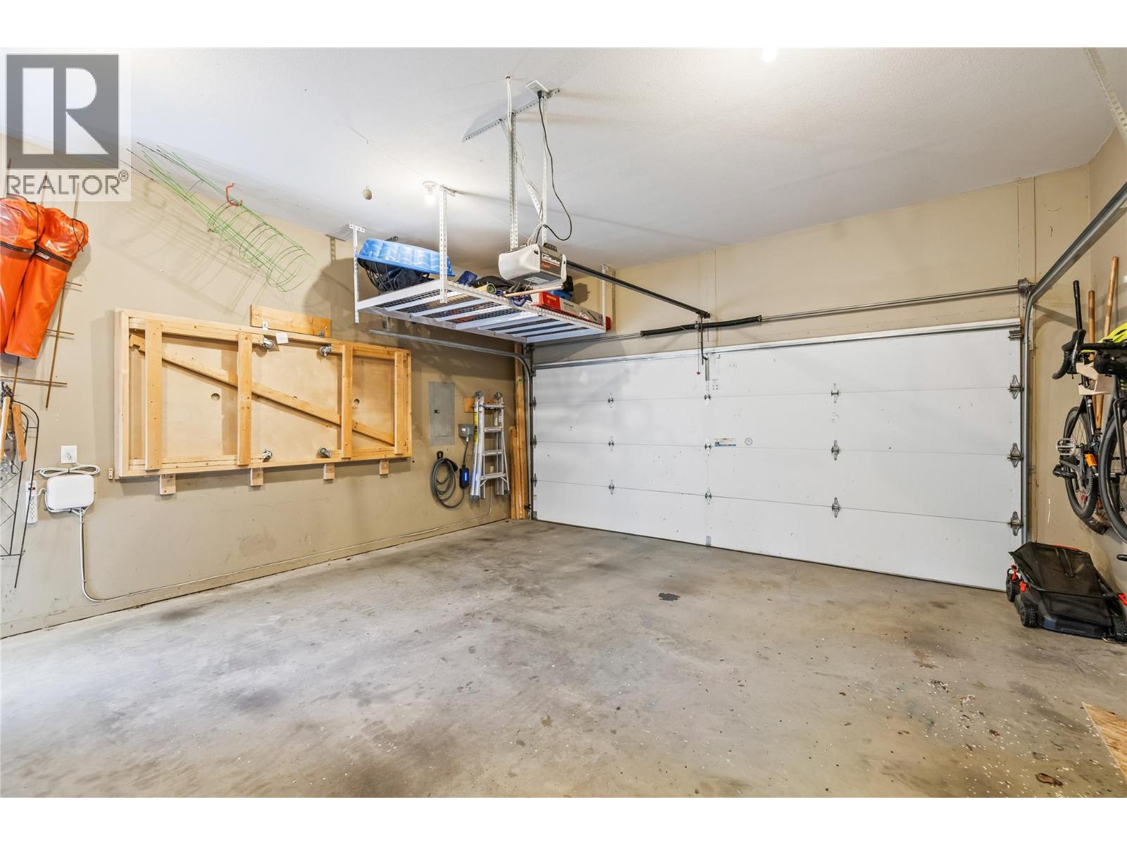  916 Paret Crescent, Kelowna