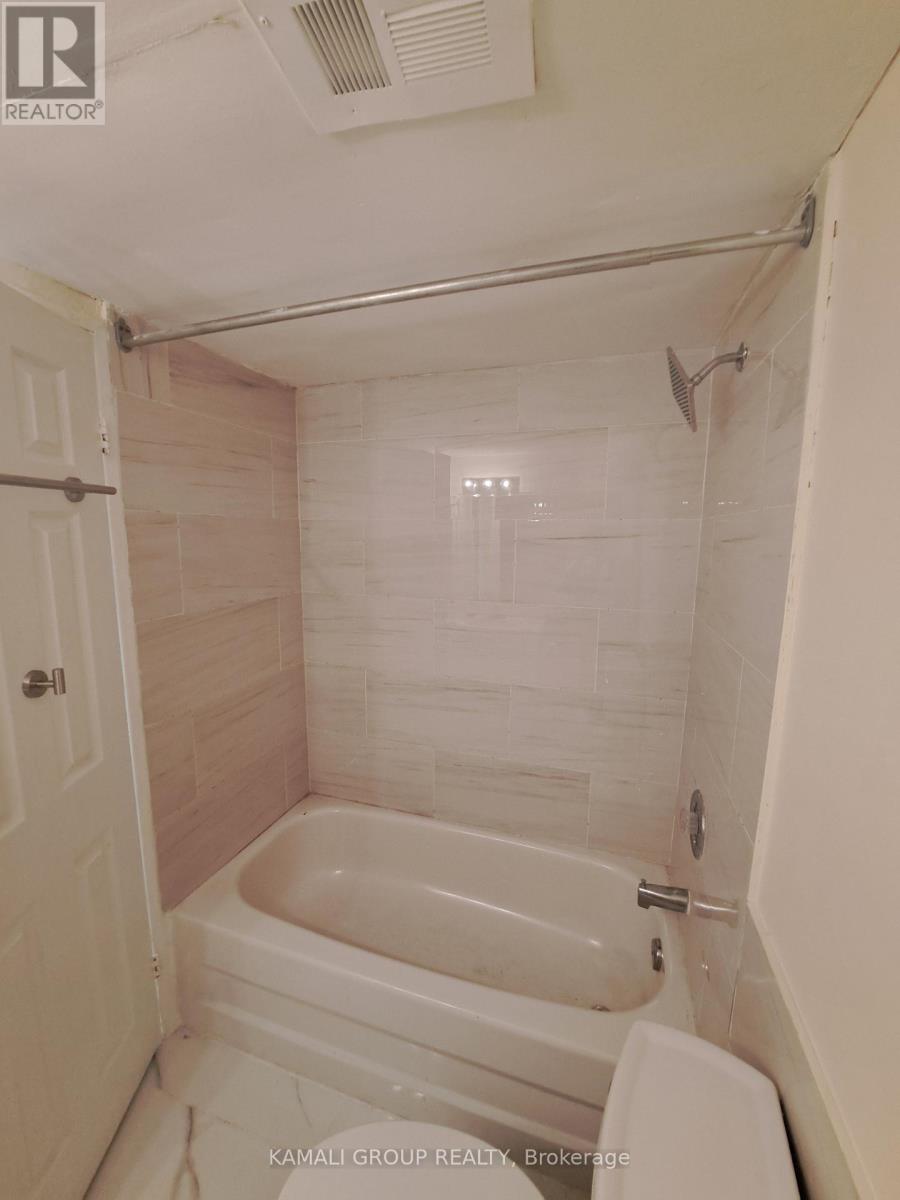 #727 4645 JANE STREET - 18