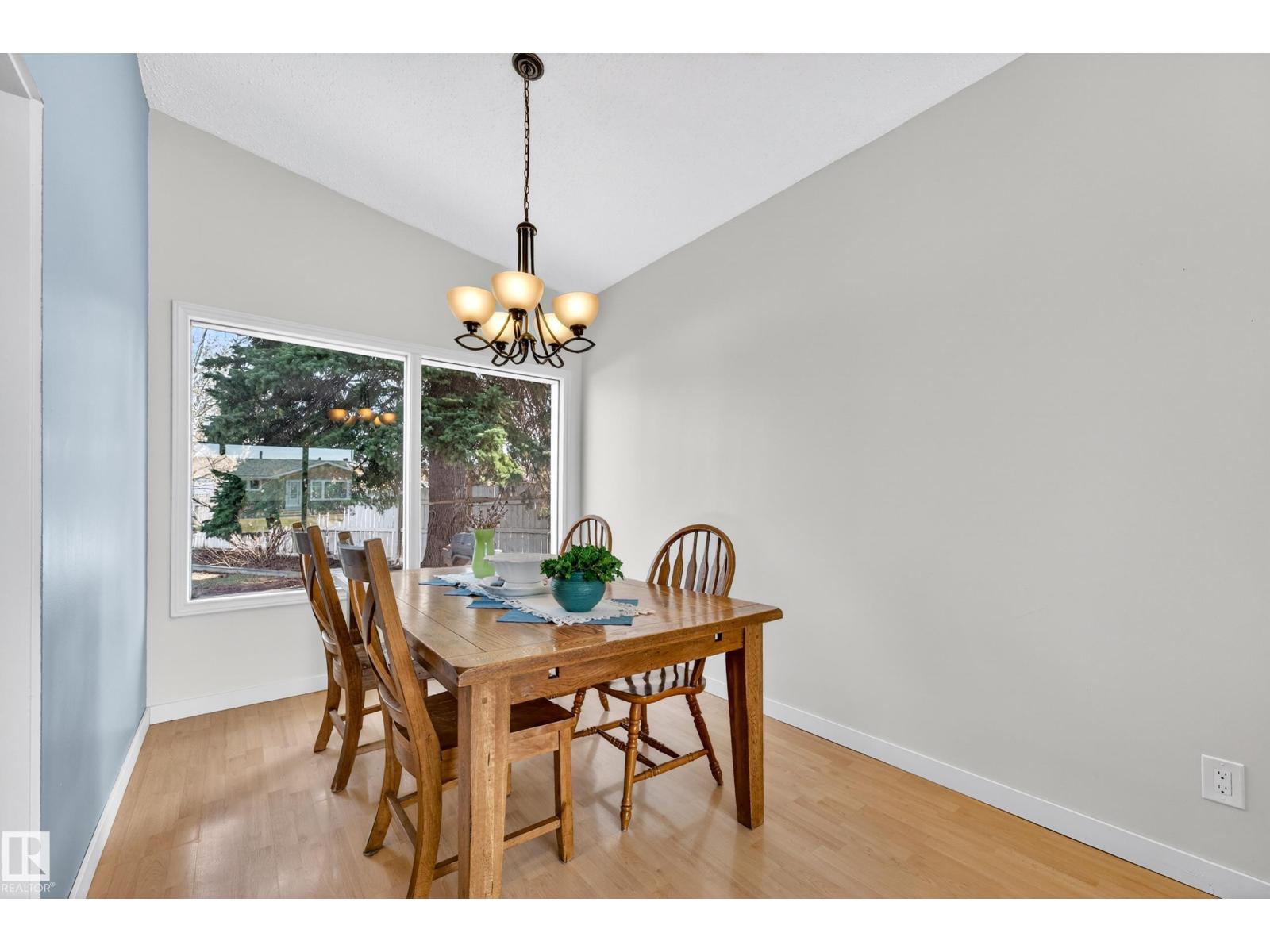 5304 90A AV NW, Edmonton