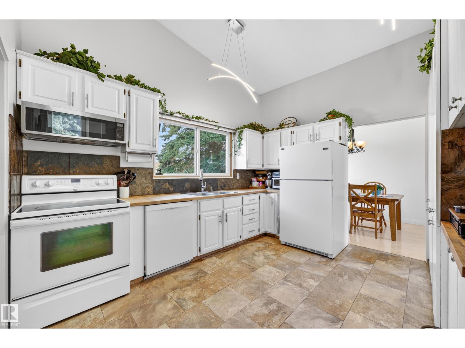 5304 90A AV NW, Edmonton