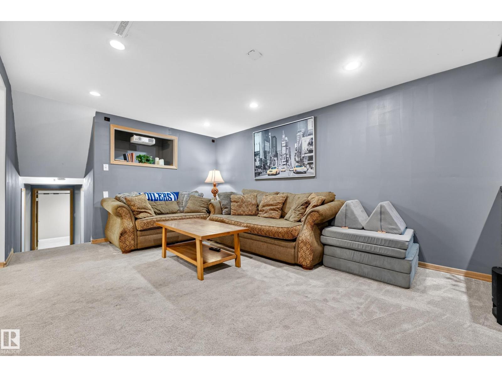 5304 90A AV NW, Edmonton
