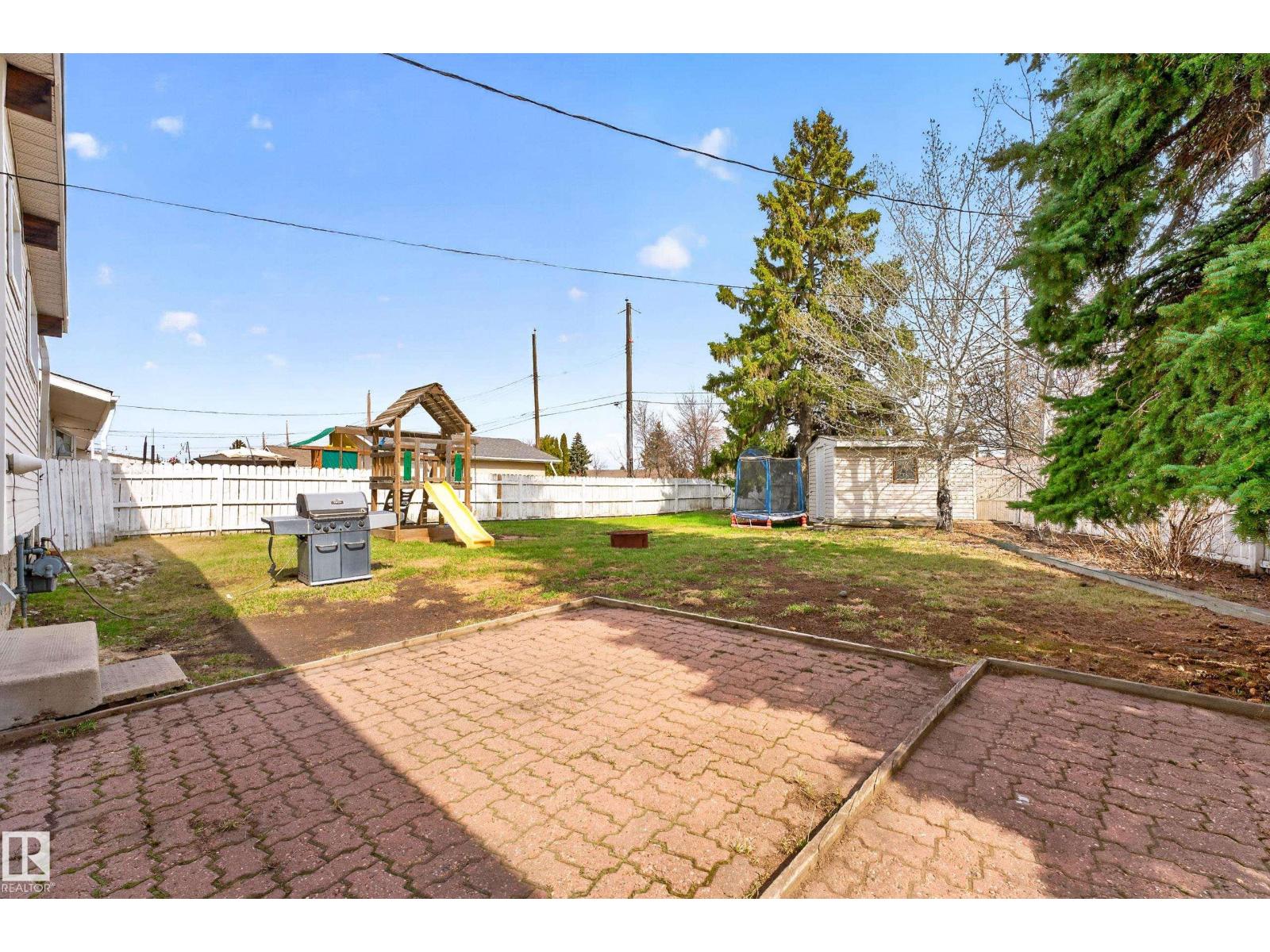 5304 90A AV NW, Edmonton