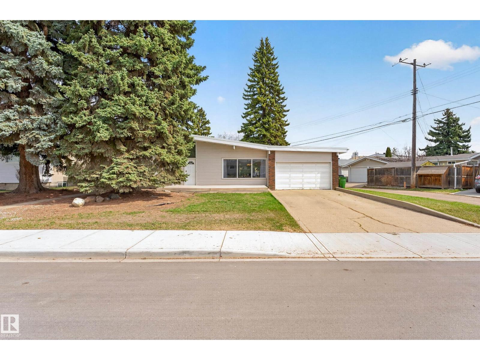 5304 90A AV NW, Edmonton
