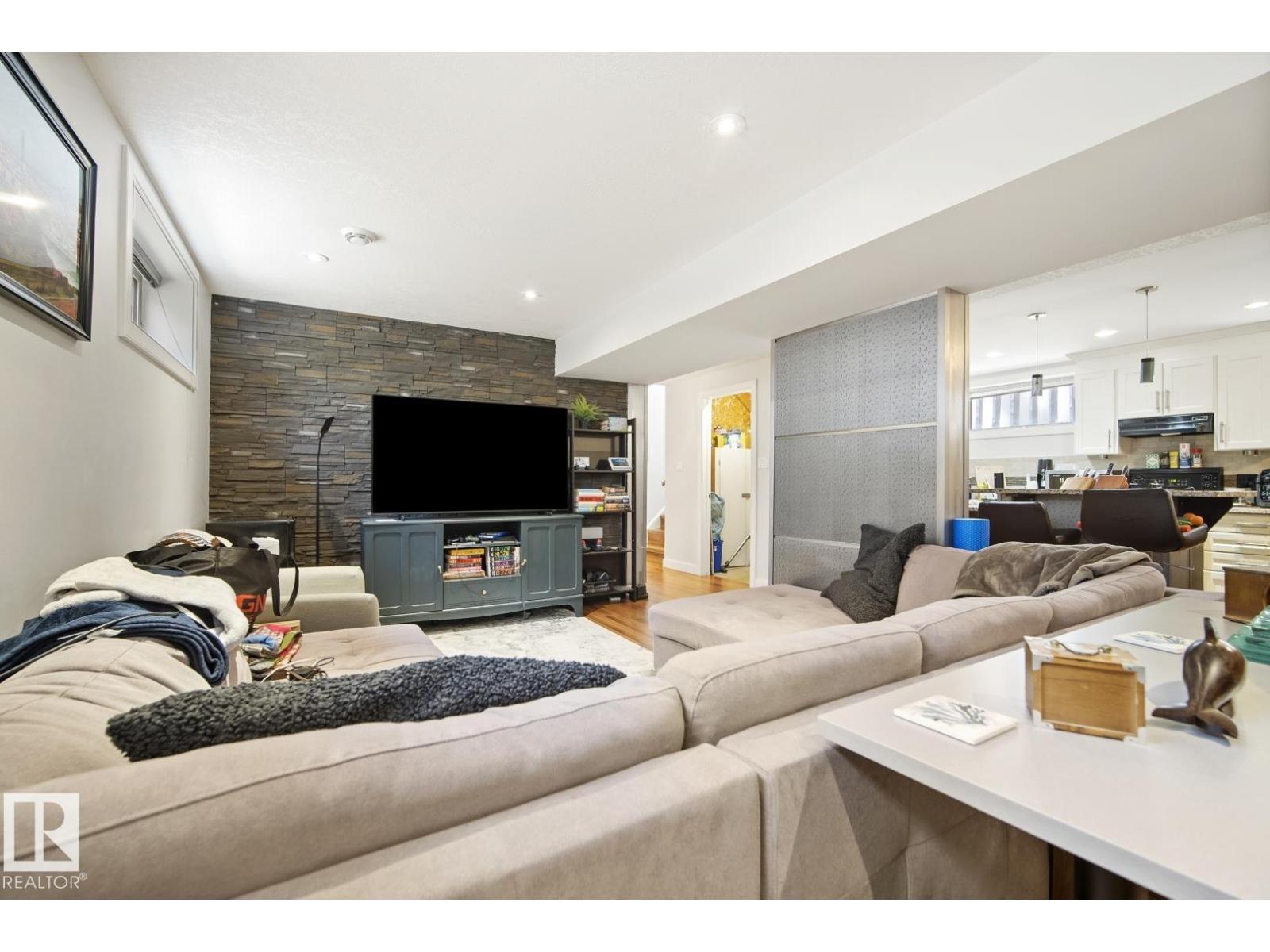 10649 67 AV NW, Edmonton