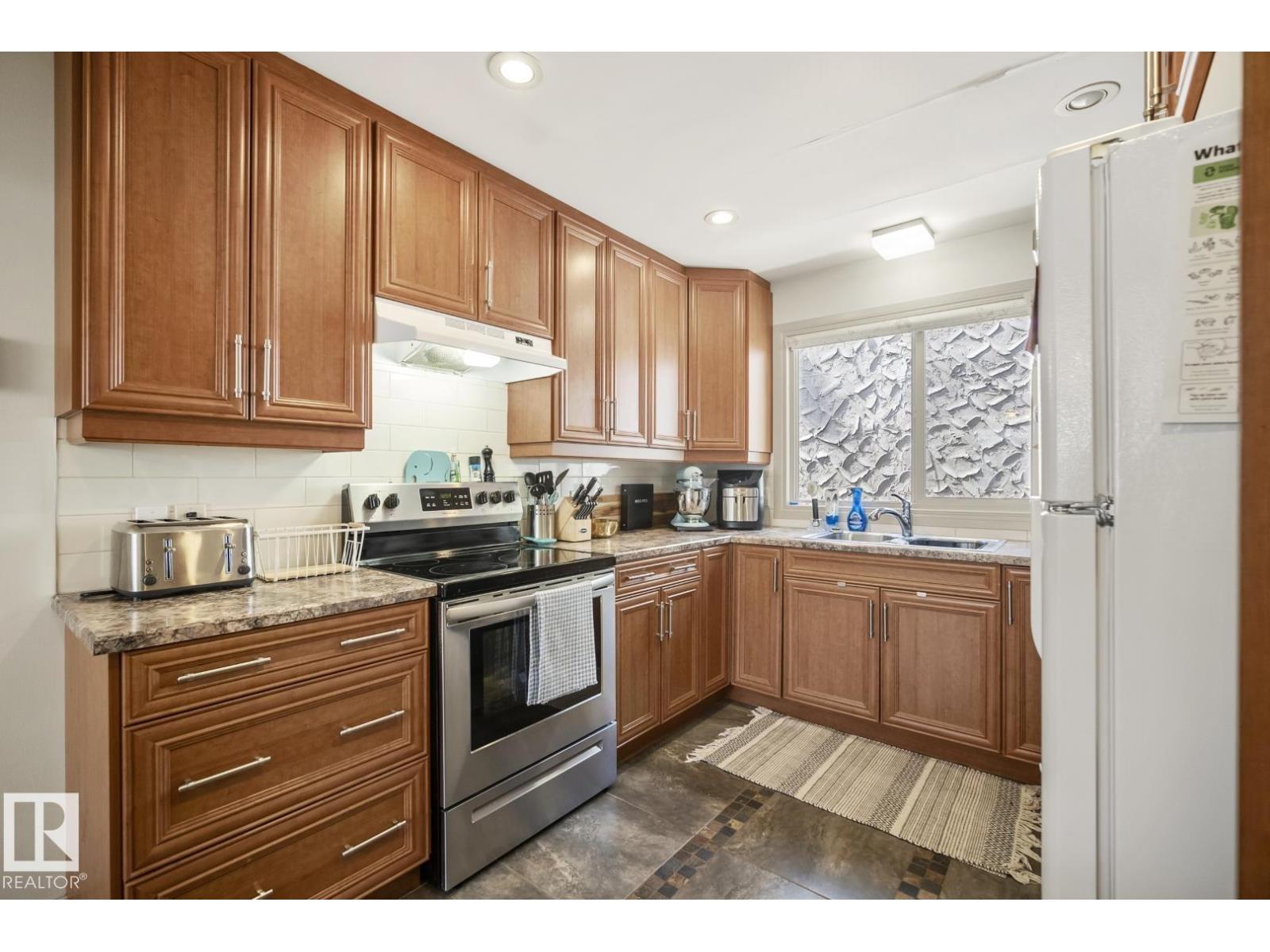 10649 67 AV NW, Edmonton