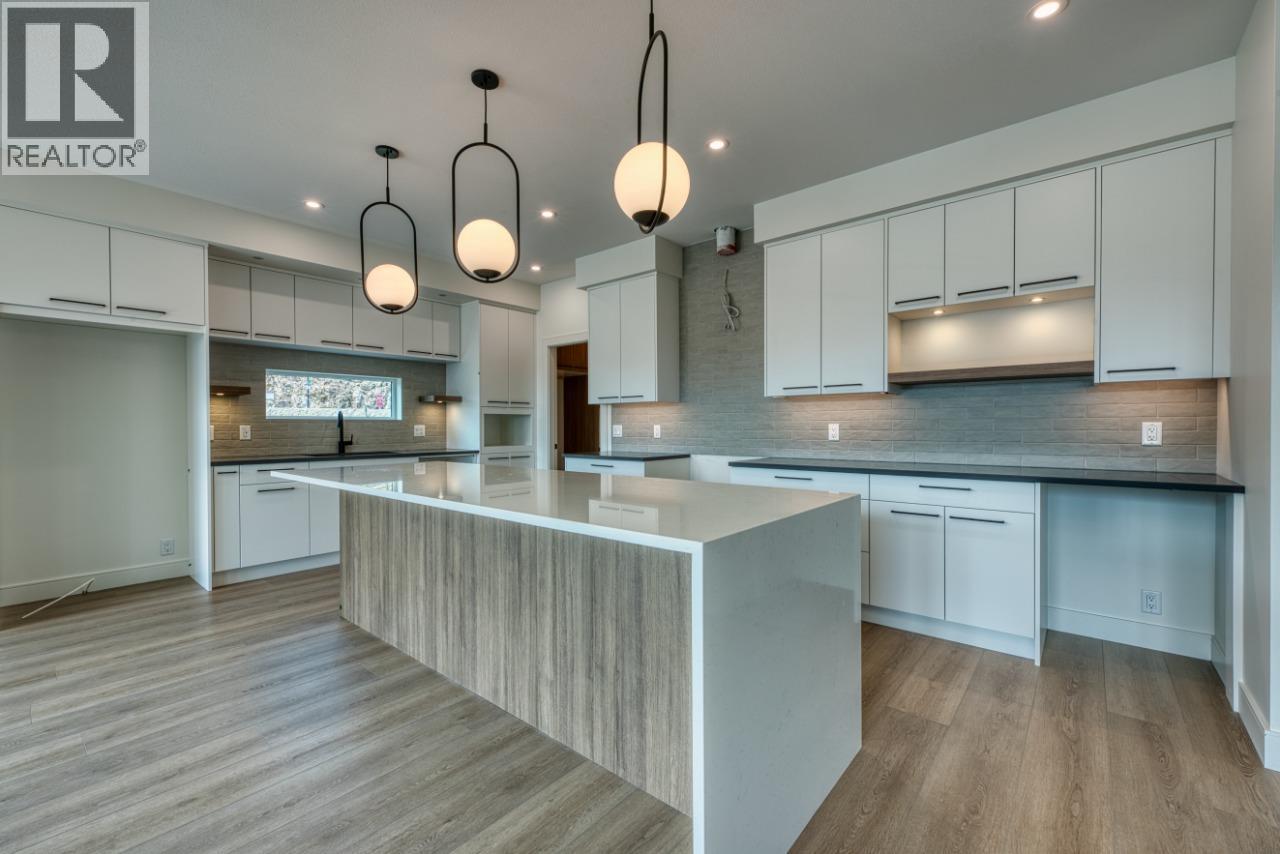  1070 Emslie Street, Kelowna