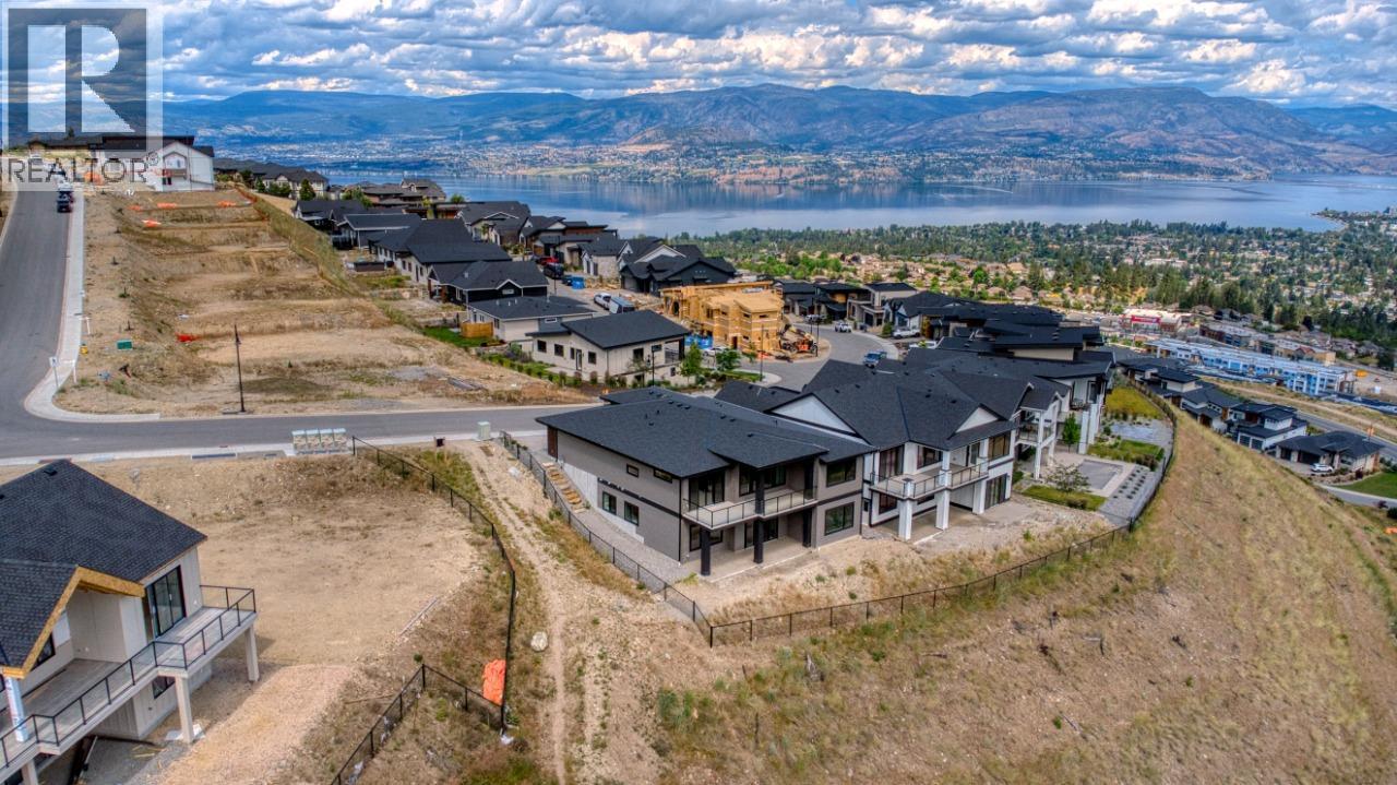 1070 Emslie Street - 6