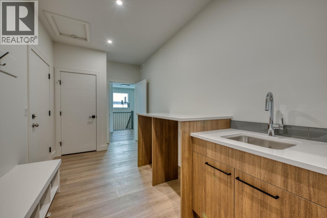  1070 Emslie Street, Kelowna