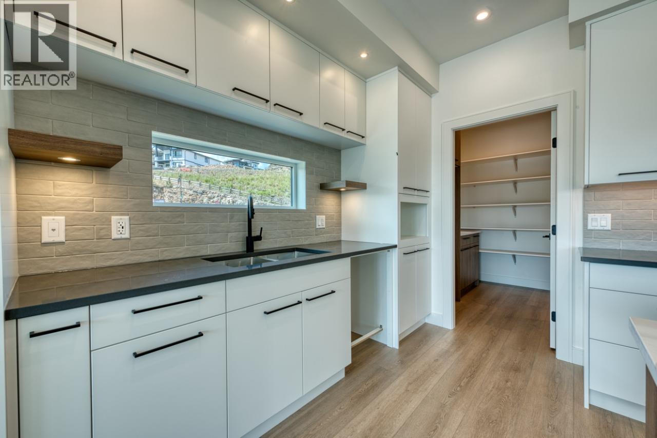  1070 Emslie Street, Kelowna
