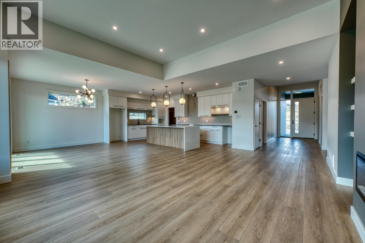  1070 Emslie Street, Kelowna