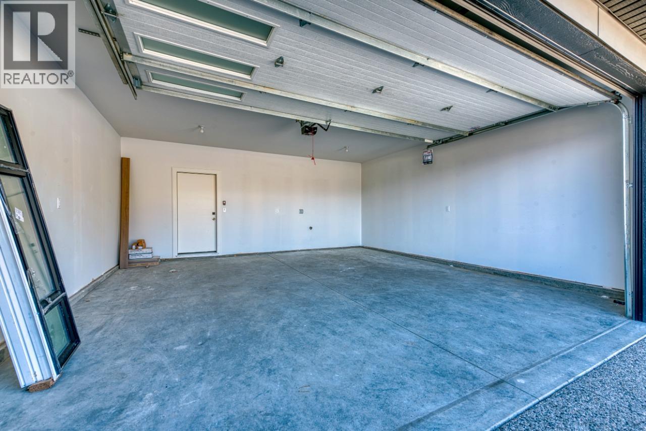  1070 Emslie Street, Kelowna
