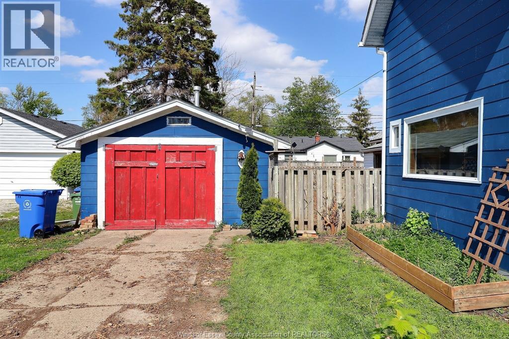 69 IRWIN, Essex, Ontario, N8M2S7 — Photo 6