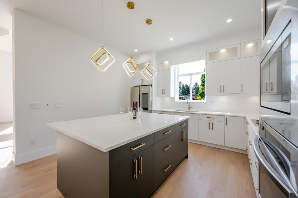8 Bed, 6 Bath House for Sale in Abbotsford – 2219 LYNDEN STREET, Abbotsford - Image 8