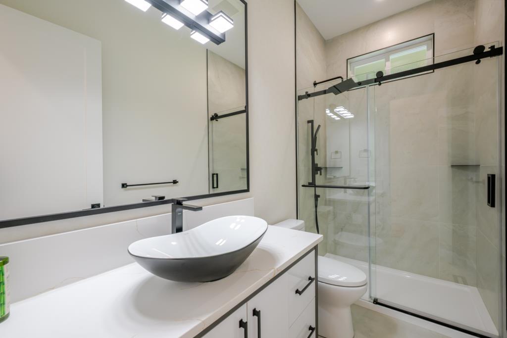 8 Bed, 6 Bath House for Sale in Abbotsford – 2219 LYNDEN STREET, Abbotsford - Image 29