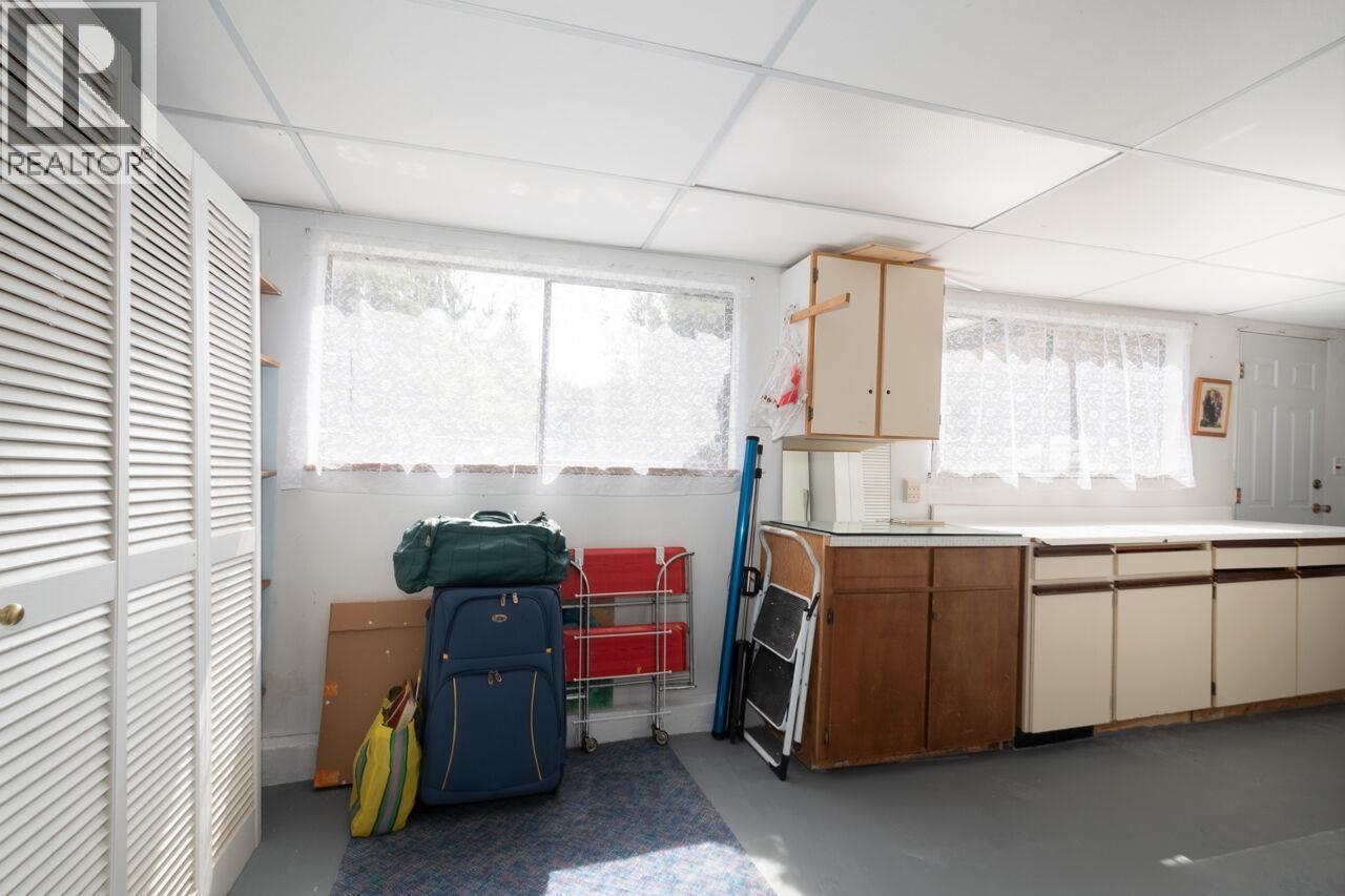 4057 VIOLET STREET — photo 3