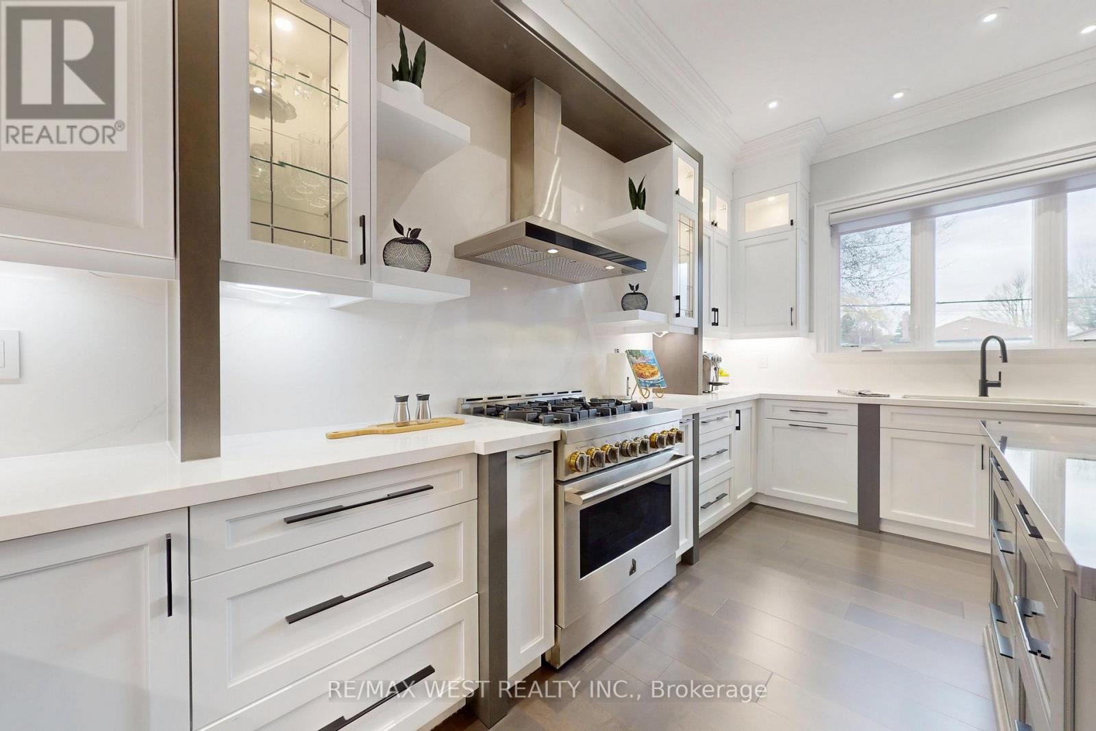 222 CONNAUGHT AVENUE - 11
