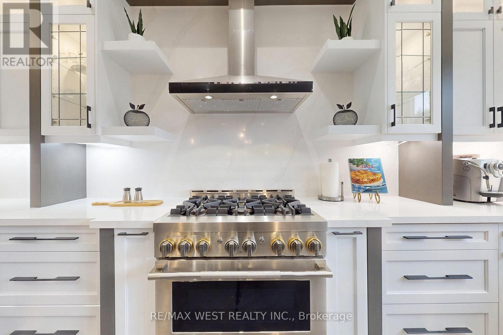 222 CONNAUGHT AVENUE - 12