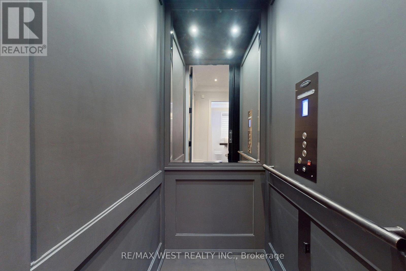 222 CONNAUGHT AVENUE - 18