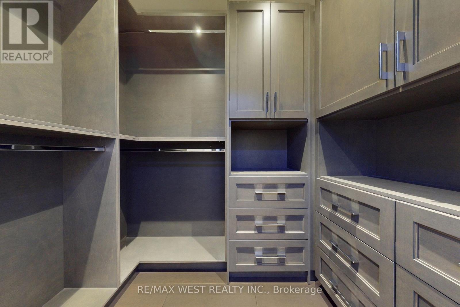 222 CONNAUGHT AVENUE - 24