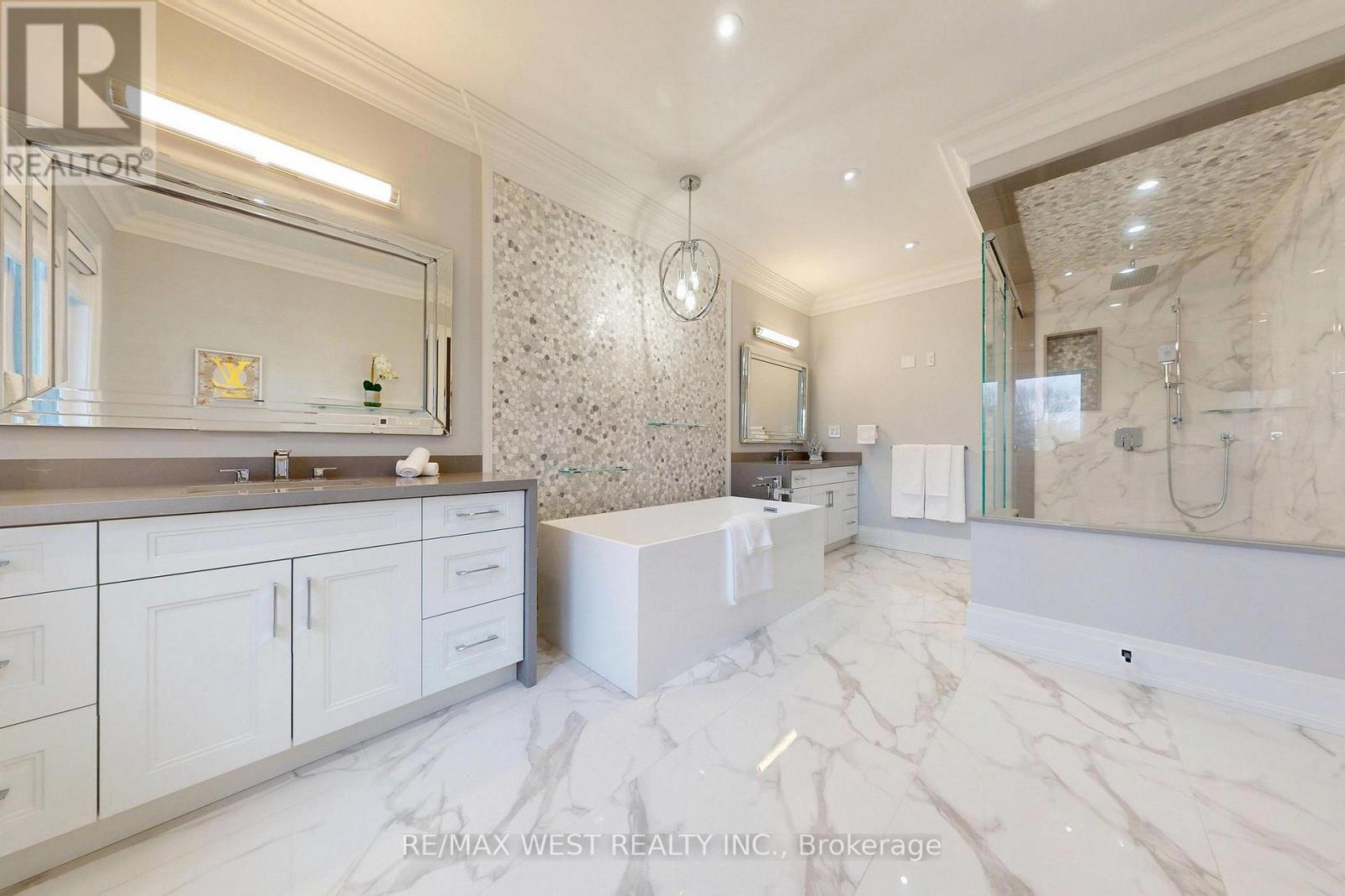 222 CONNAUGHT AVENUE - 25