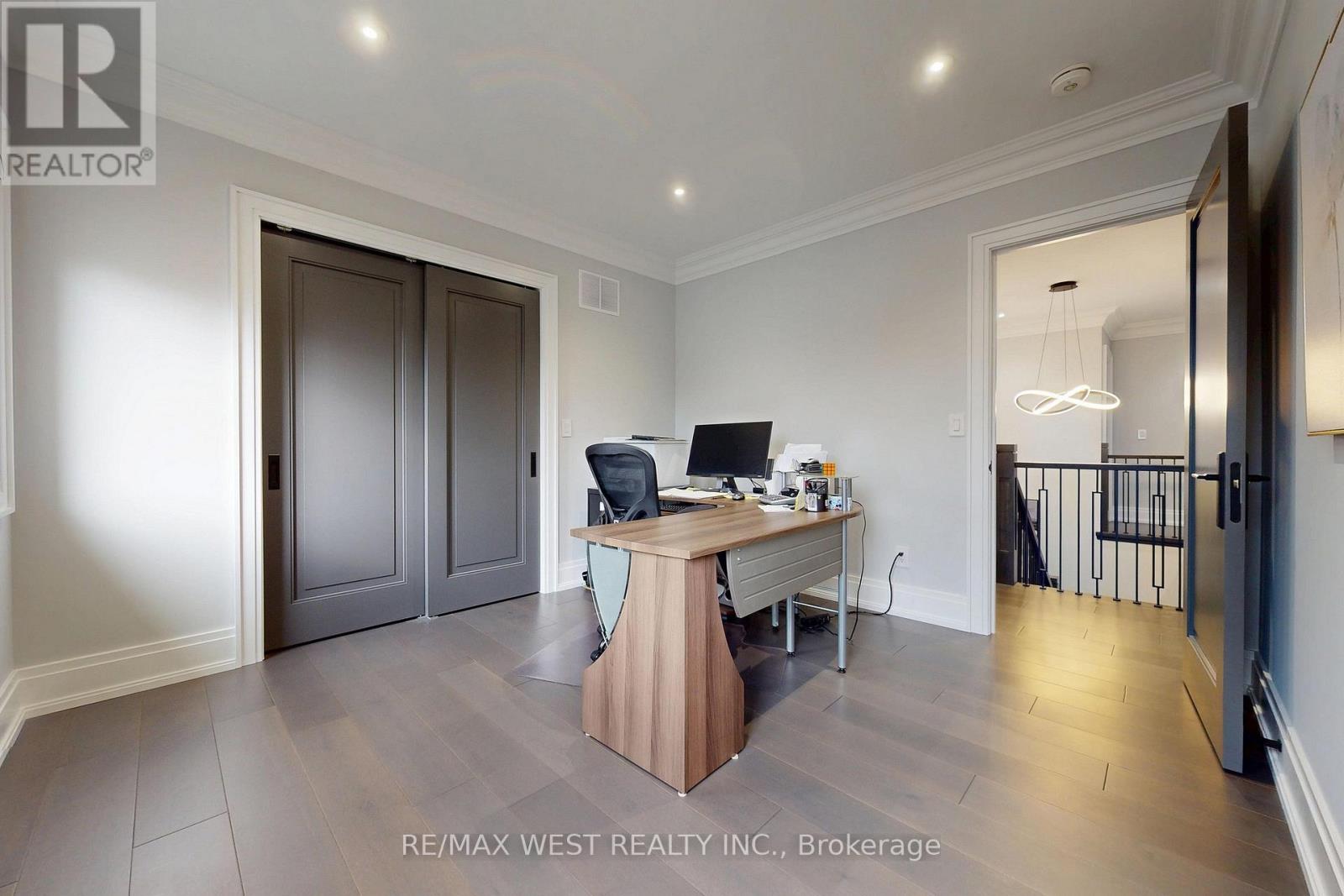 222 CONNAUGHT AVENUE - 27