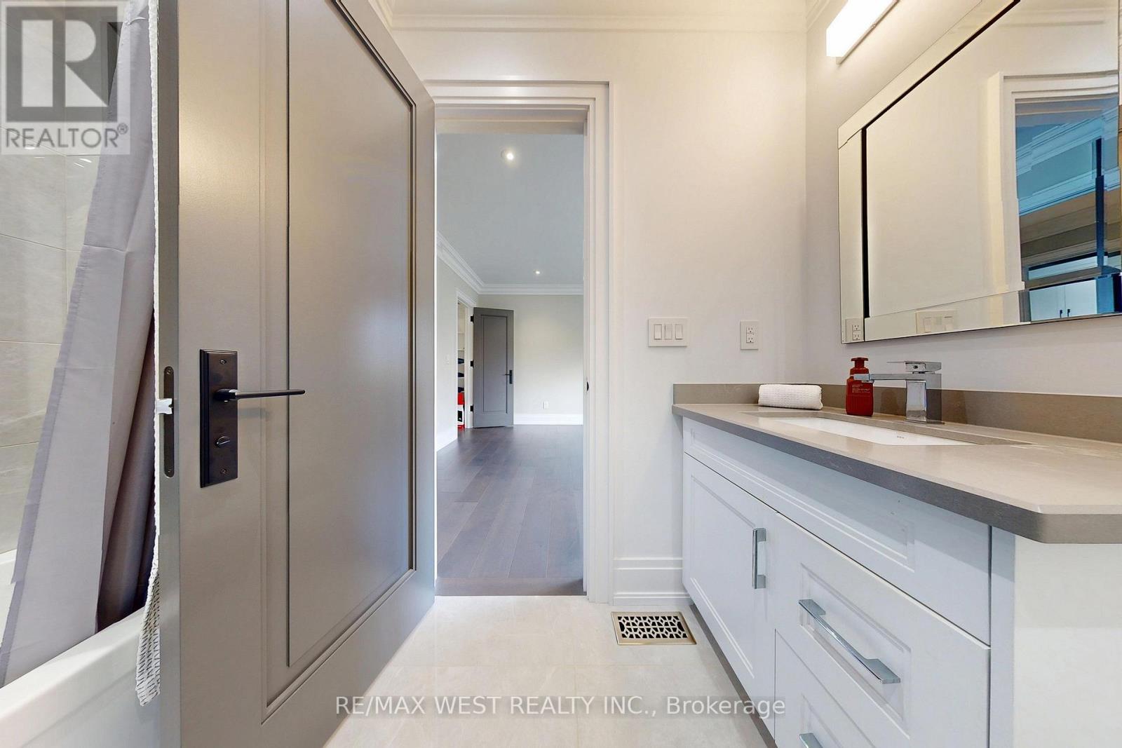 222 CONNAUGHT AVENUE - 30