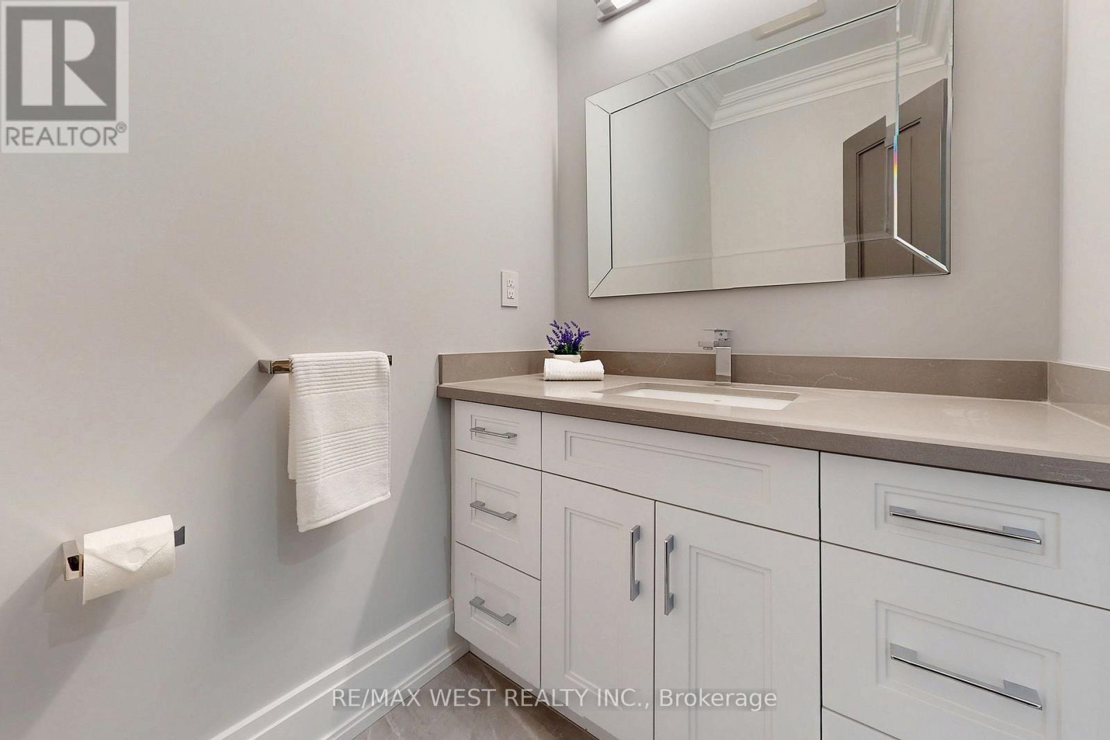 222 CONNAUGHT AVENUE - 33