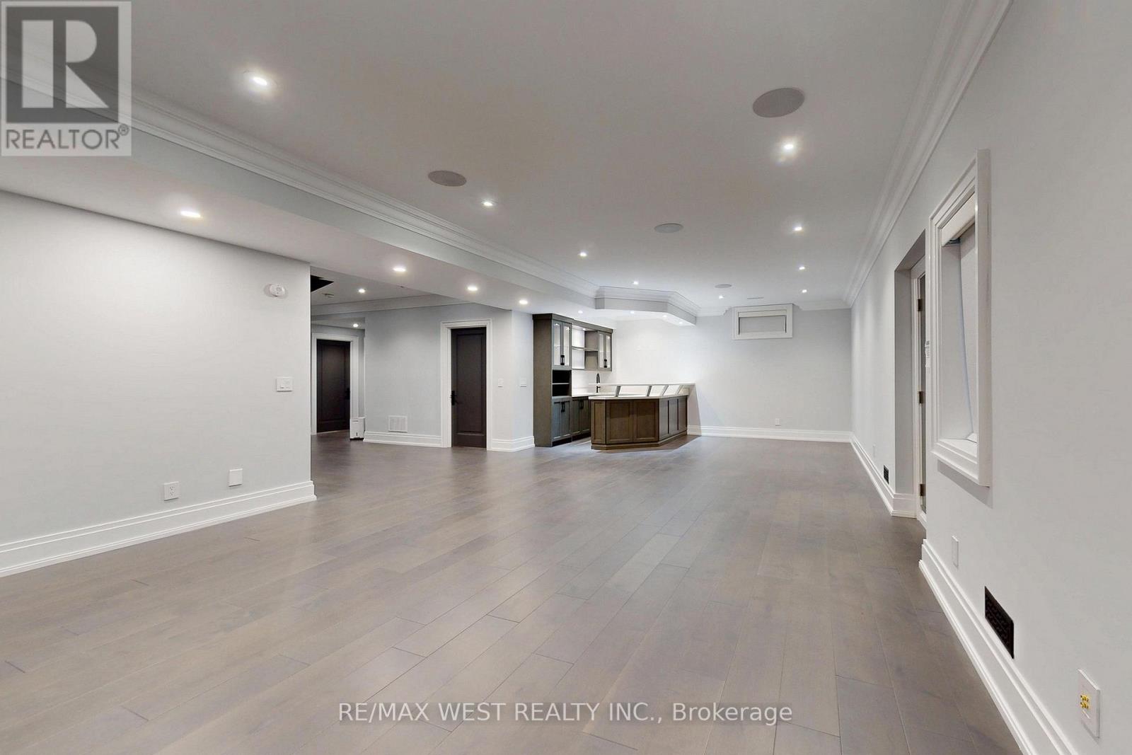 222 CONNAUGHT AVENUE - 35