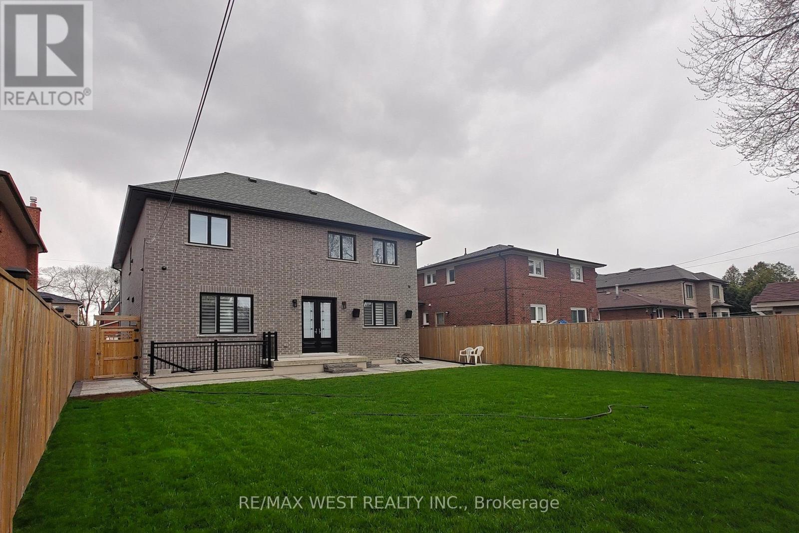222 CONNAUGHT AVENUE - 39