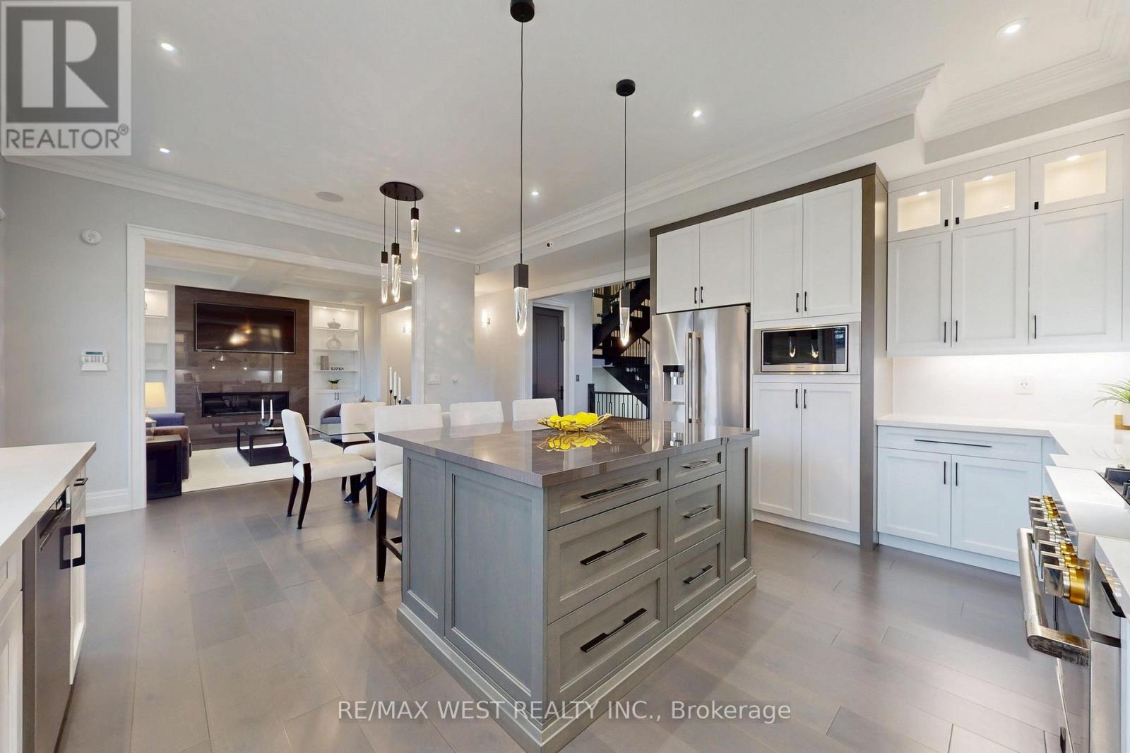 222 CONNAUGHT AVENUE - 9