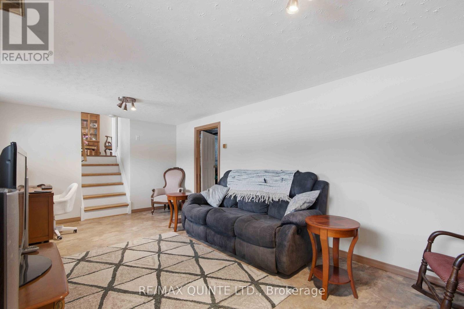 527 MONTROSE ROAD - 28