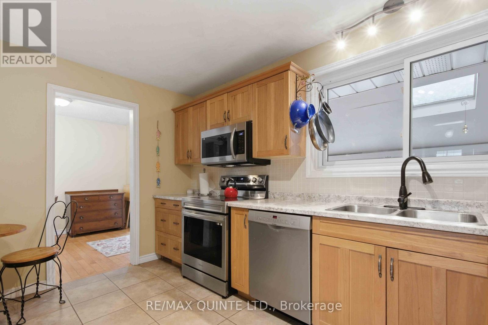 527 MONTROSE ROAD - 18