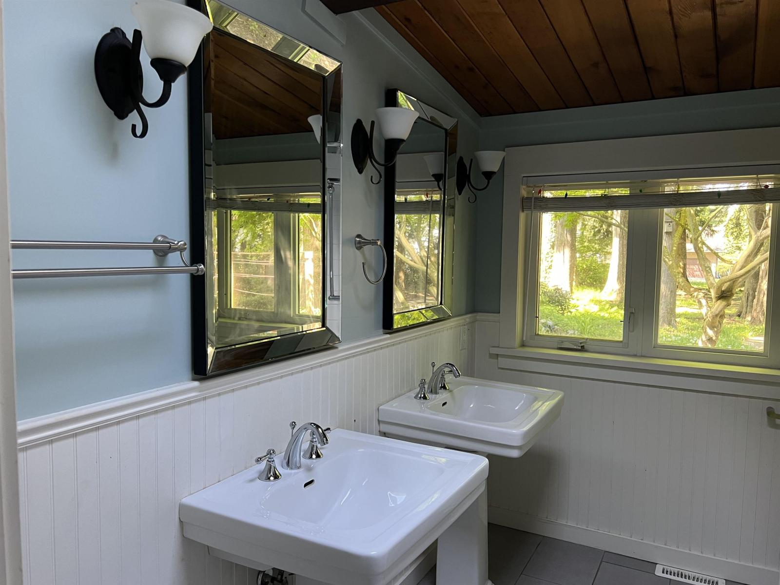 3 Bed, 2 Bath House for Sale in Surrey – 12564 24 AVENUE, Surrey - Image 7