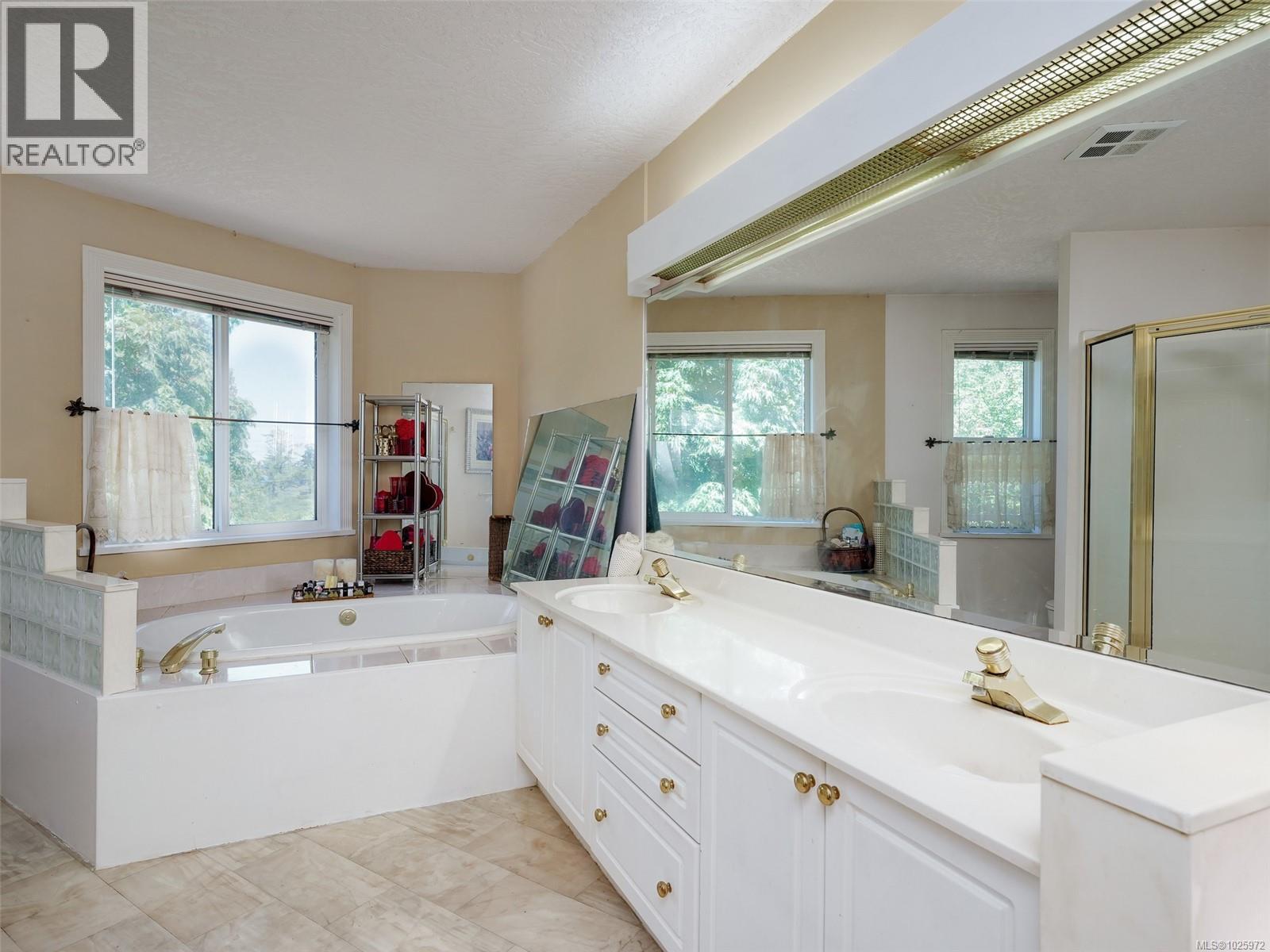 8626 Lochside Dr - 42