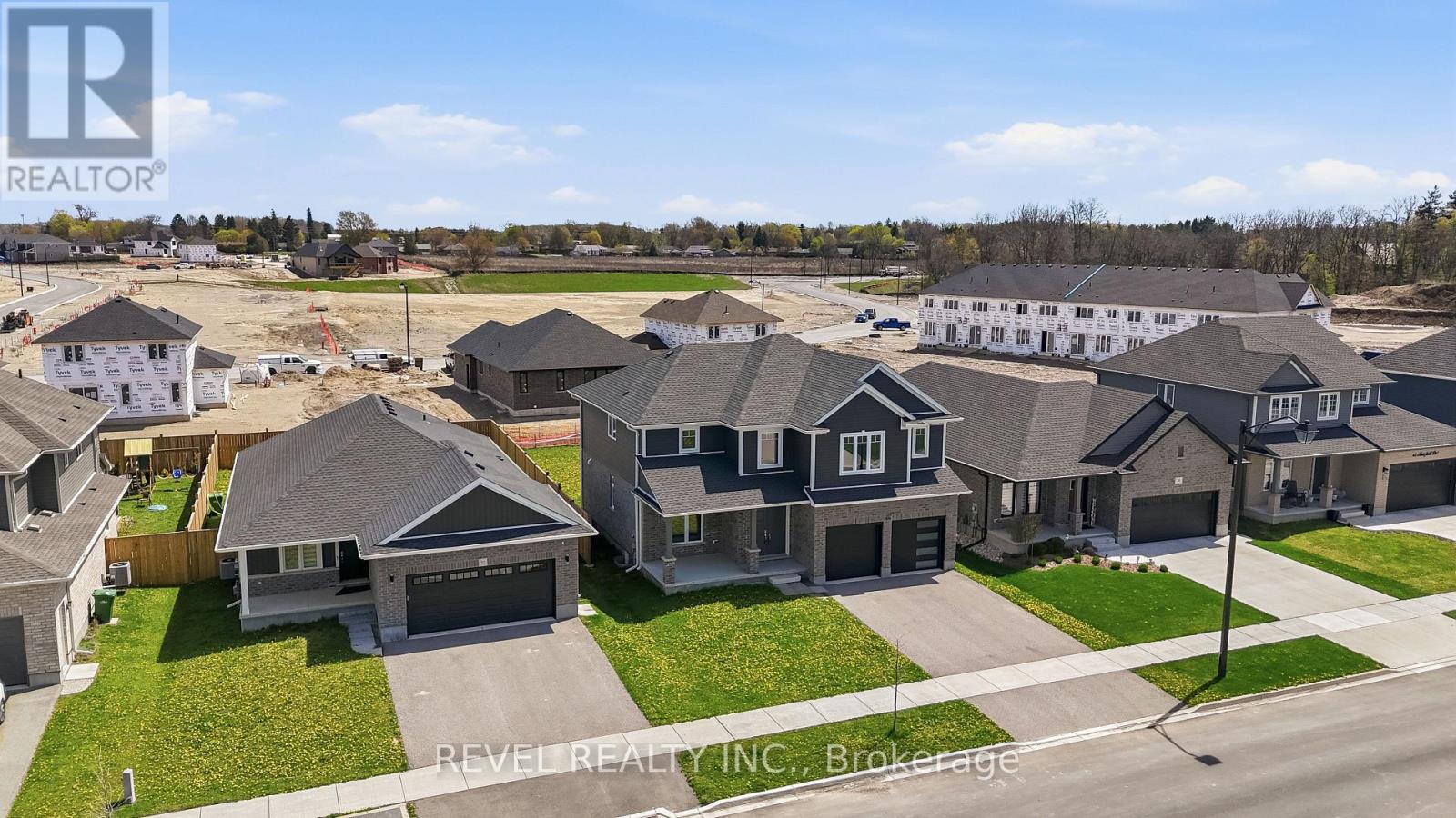 39 MUIRFIELD DRIVE - 33