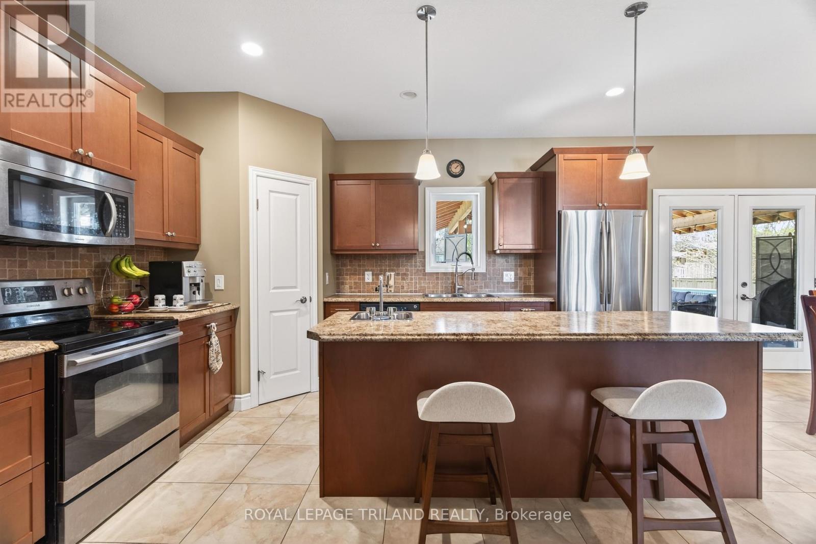 40 FIELDSTONE CRESCENT - 7