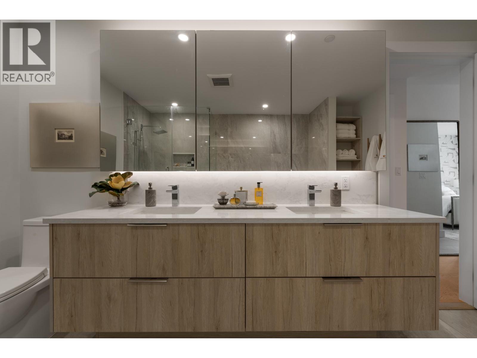 TH2 423 6TH STREET, West Vancouver