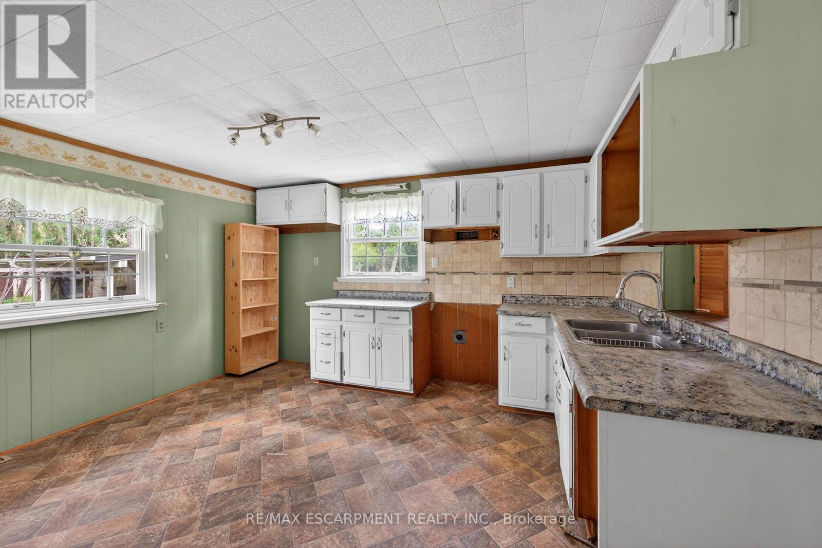 313 JOHN STREET - 20