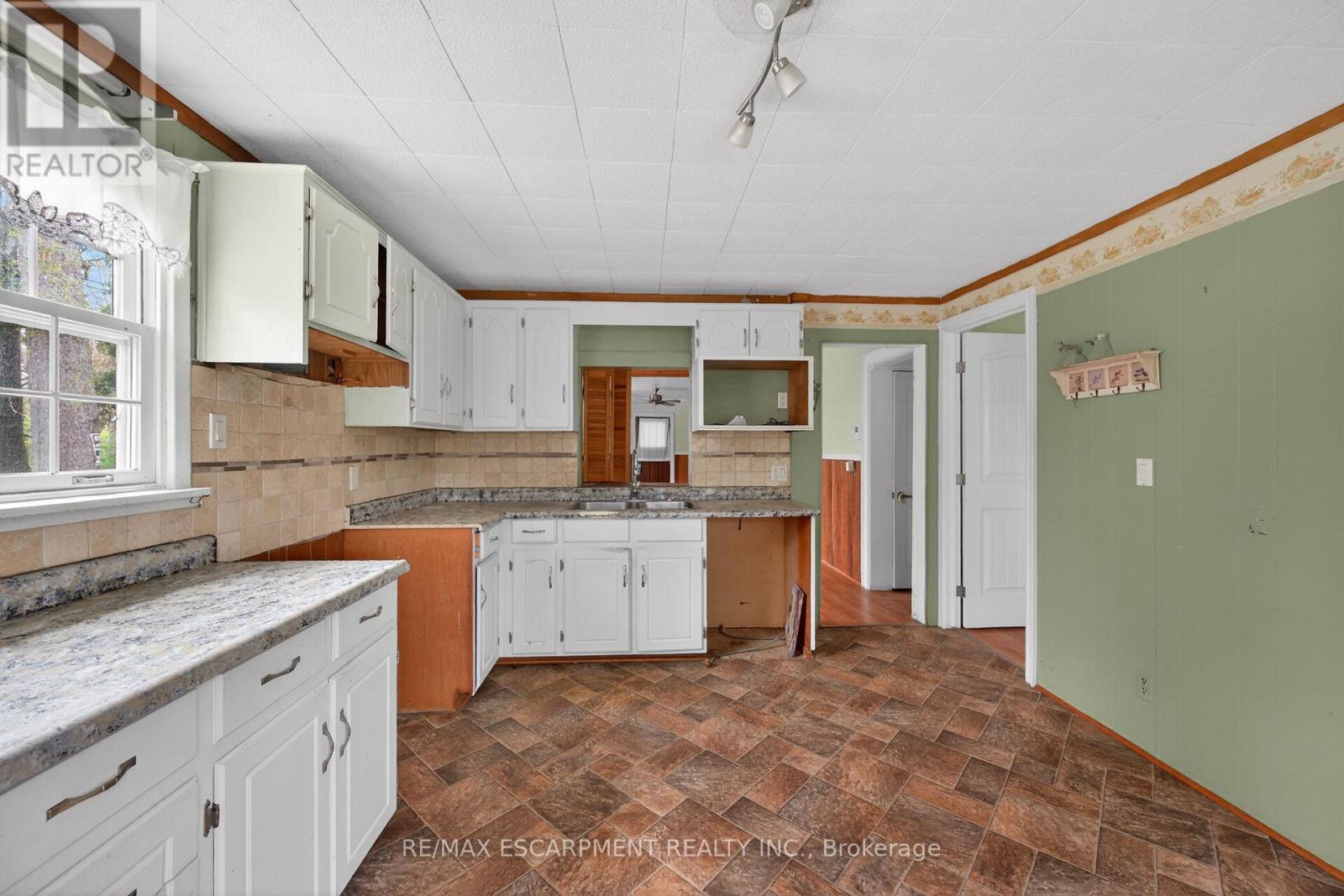 313 JOHN STREET - 21