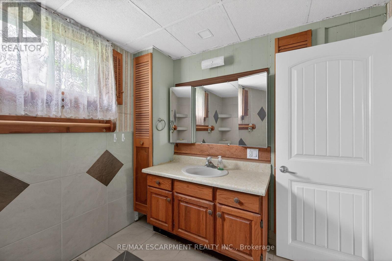 313 JOHN STREET - 25